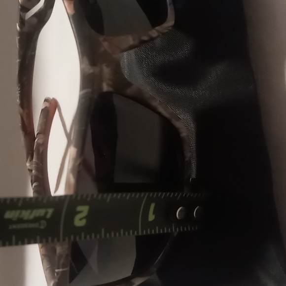 Mens camouflage blackened sun glasses with draw string bag . - Picture 8 of 11